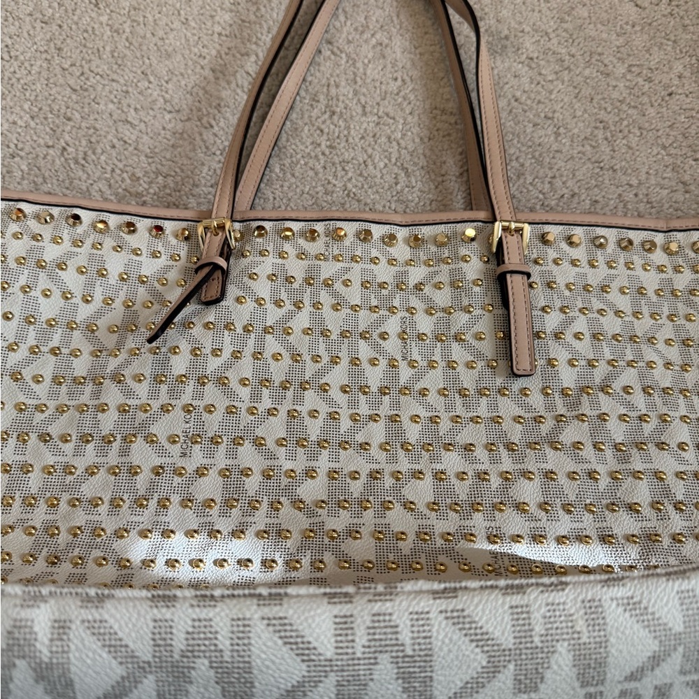 Michael kors nwt stud limited edition never full Gm size